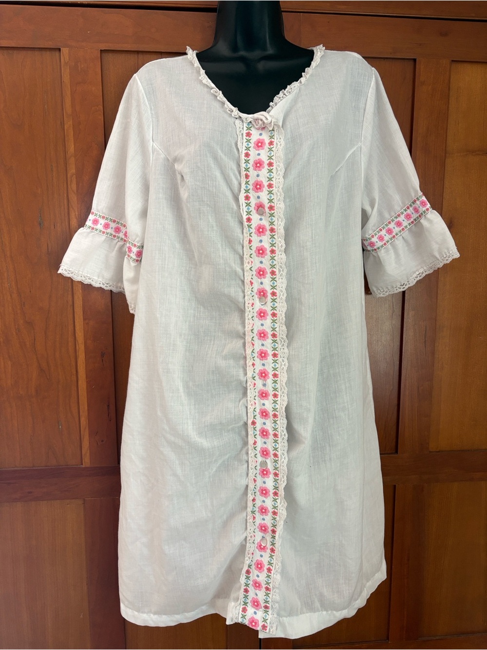 Gilead White Cotton Embroidered Floral-Trim Nightgown with Pink Accents